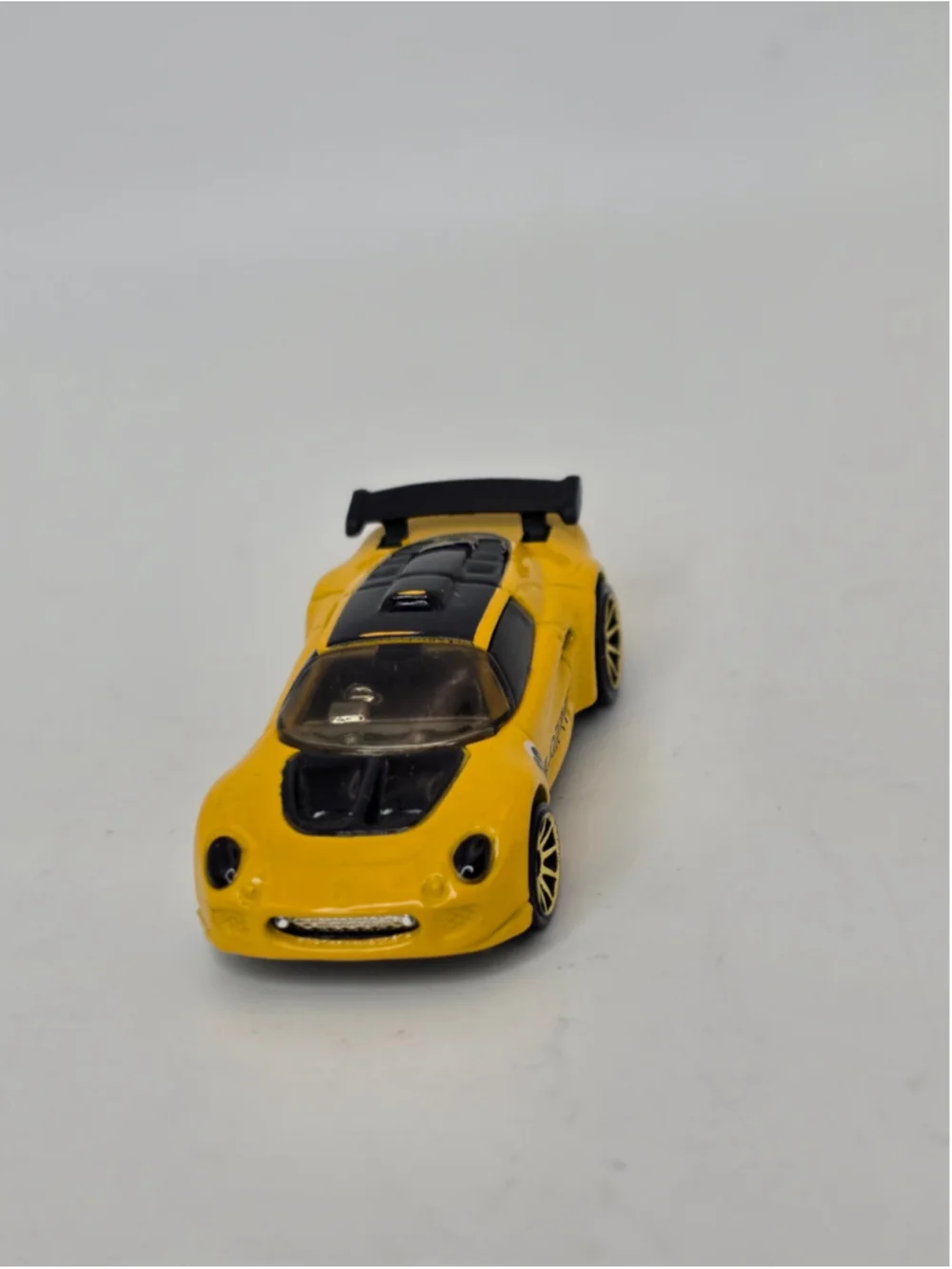 Hot Wheels Lot of 8 Diecast Cars 1:64 Sports Race Exotic Vehicles Assorted